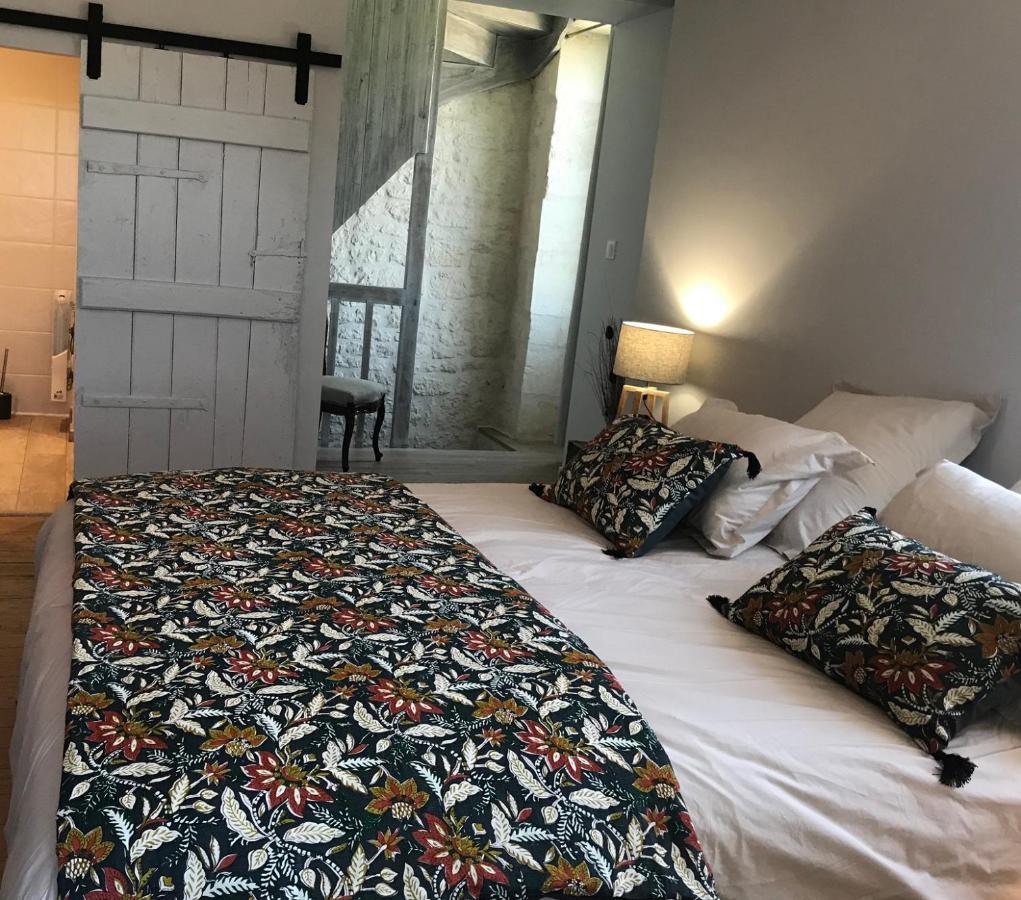 Logis De Pierre Levee Bed & Breakfast Bessines Екстериор снимка