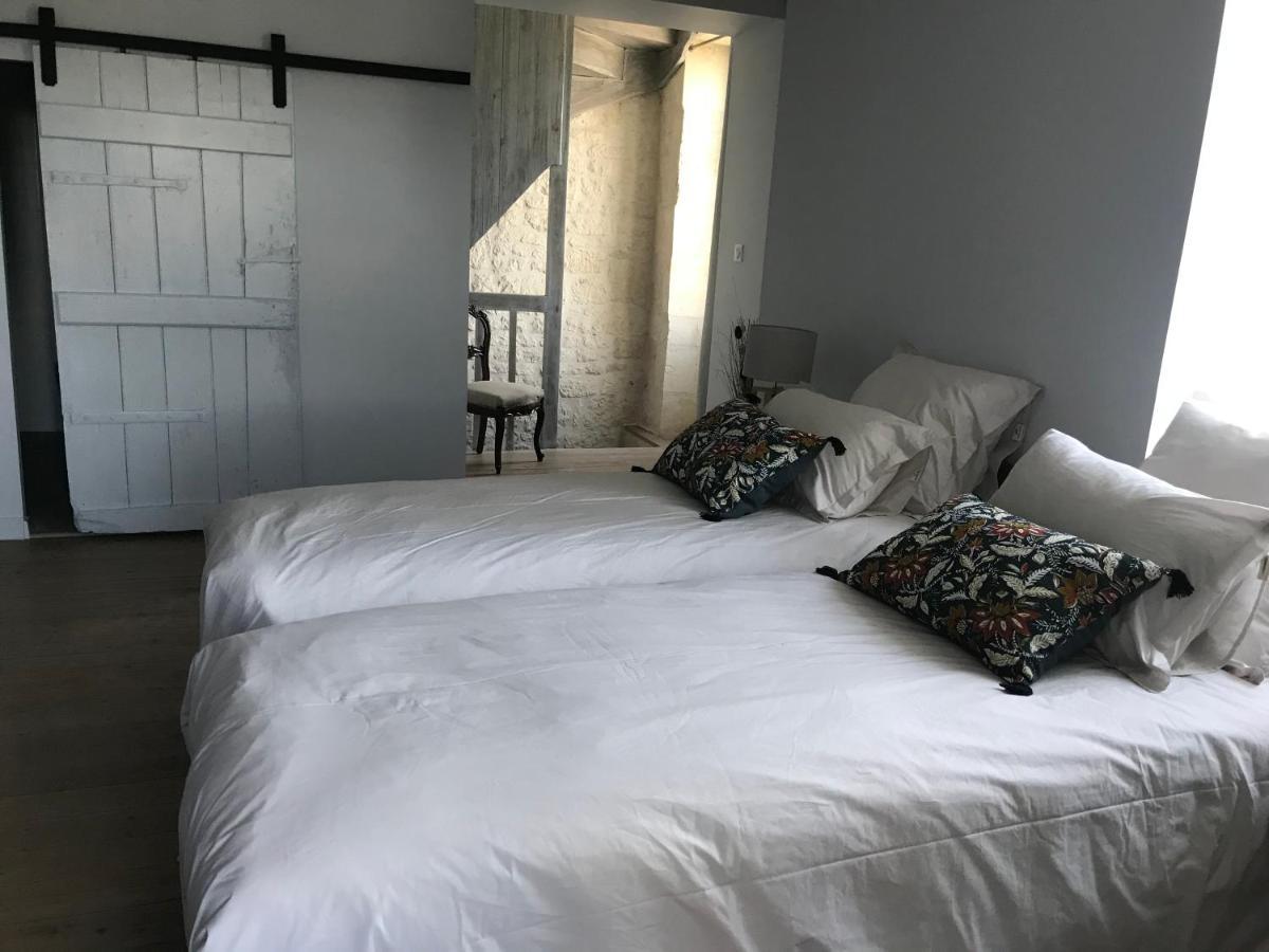 Logis De Pierre Levee Bed & Breakfast Bessines Екстериор снимка