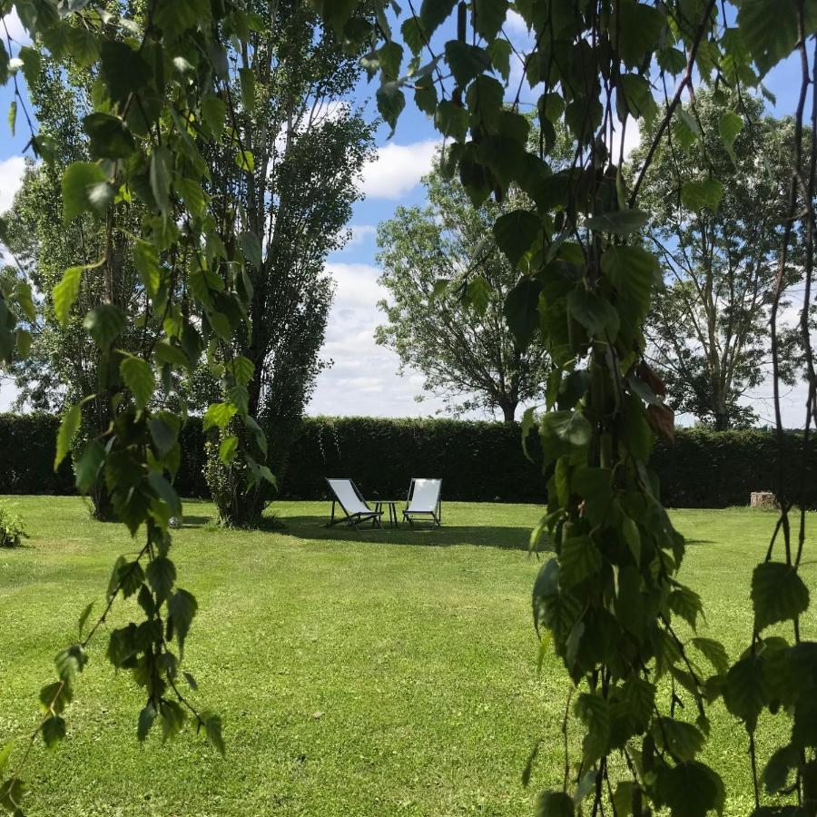 Logis De Pierre Levee Bed & Breakfast Bessines Екстериор снимка